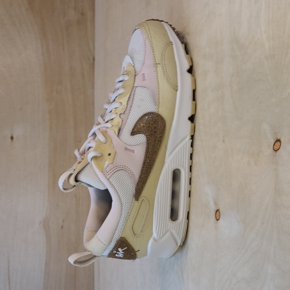 Nike Air Max 90 Futura 'Neapolitan' Sneakers